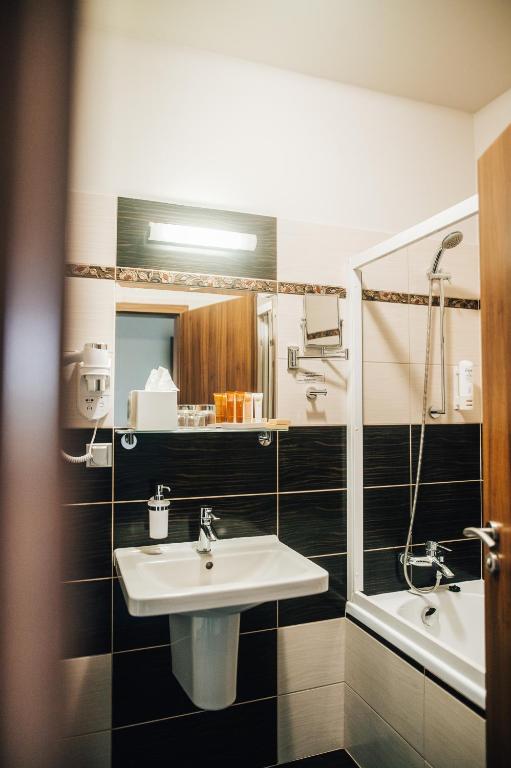 Koupelna v ubytování Hotel Elegance