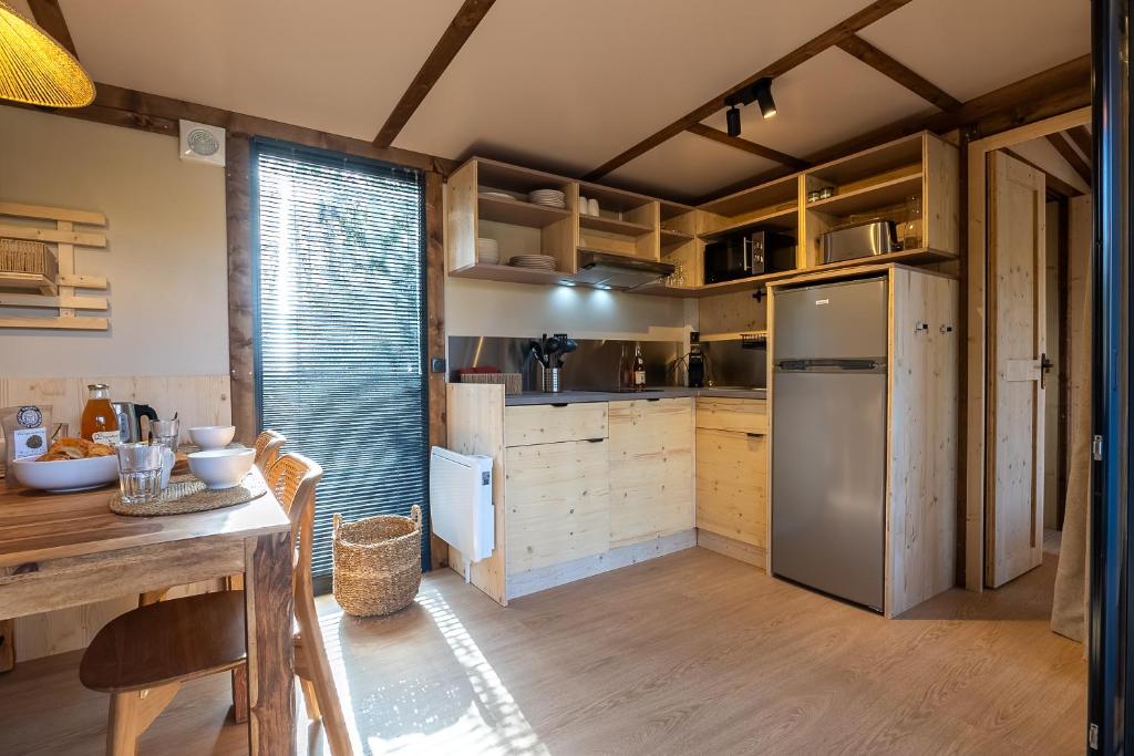Kuchyň nebo kuchyňský kout v ubytování Camping d'Aleth