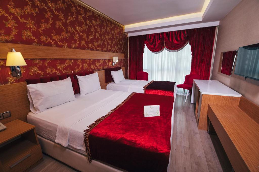 Postel nebo postele na pokoji v ubytování Royal Mersin Otel