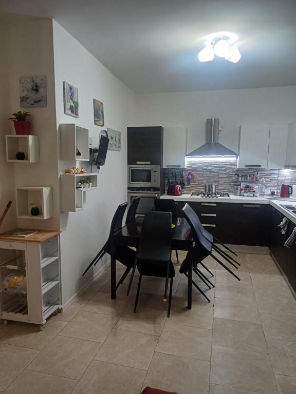 Kuchyň nebo kuchyňský kout v ubytování Inessa's flat