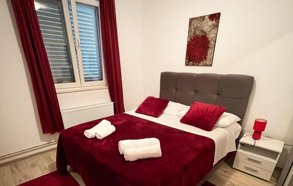 Posteľ alebo postele v izbe v ubytovaní Three-Bedroom Apartment In Slano