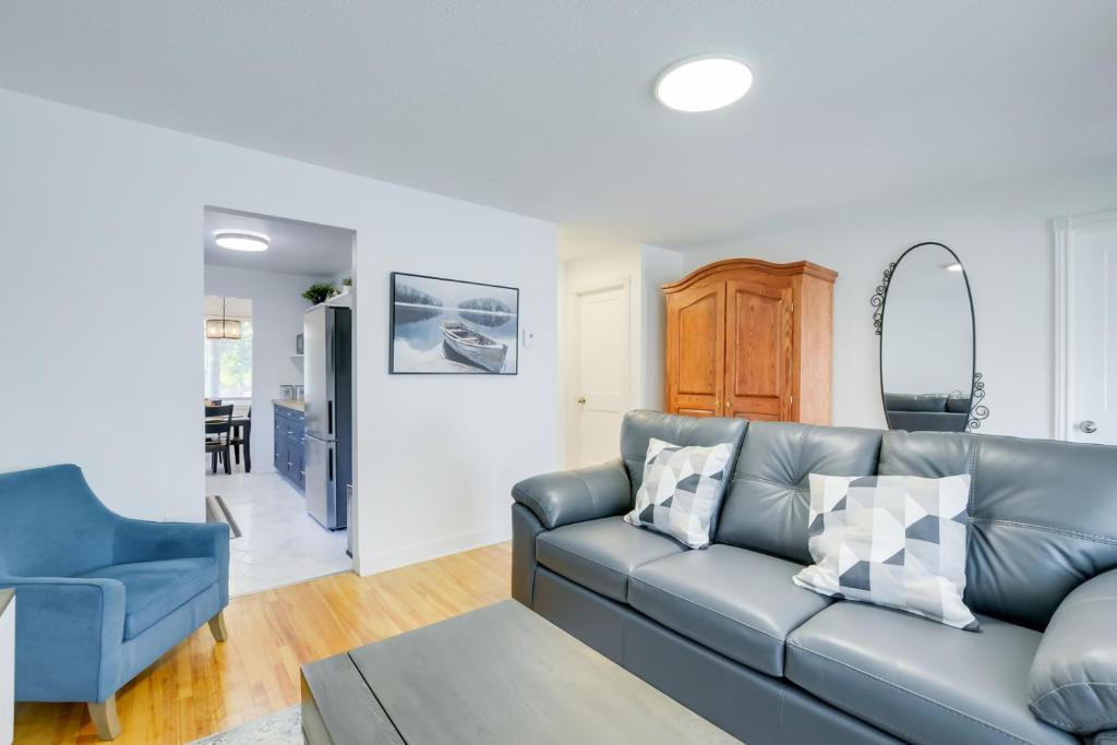 a living room with a blue couch and a blue chair at Le petit refuge in Gatineau