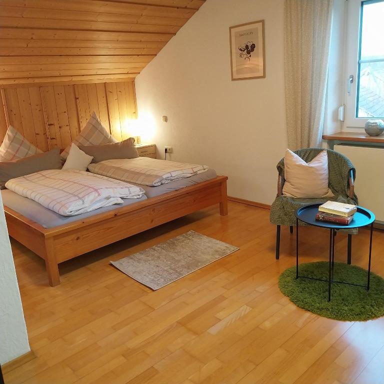 Postel nebo postele na pokoji v ubytování 5 Sterne Ferienwohnung Alpenblick nur für Urlaubsgäste