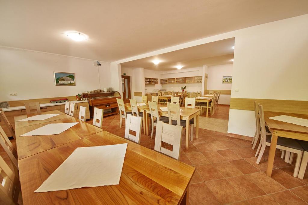 Restaurace v ubytování Rute Hotel and Apartments