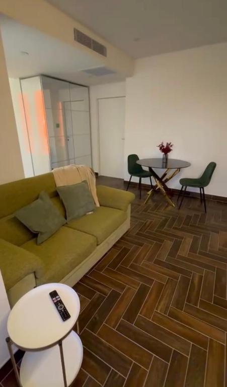 Posezení v ubytování Ram7 Kōfuku Zen Apartment Gallarate