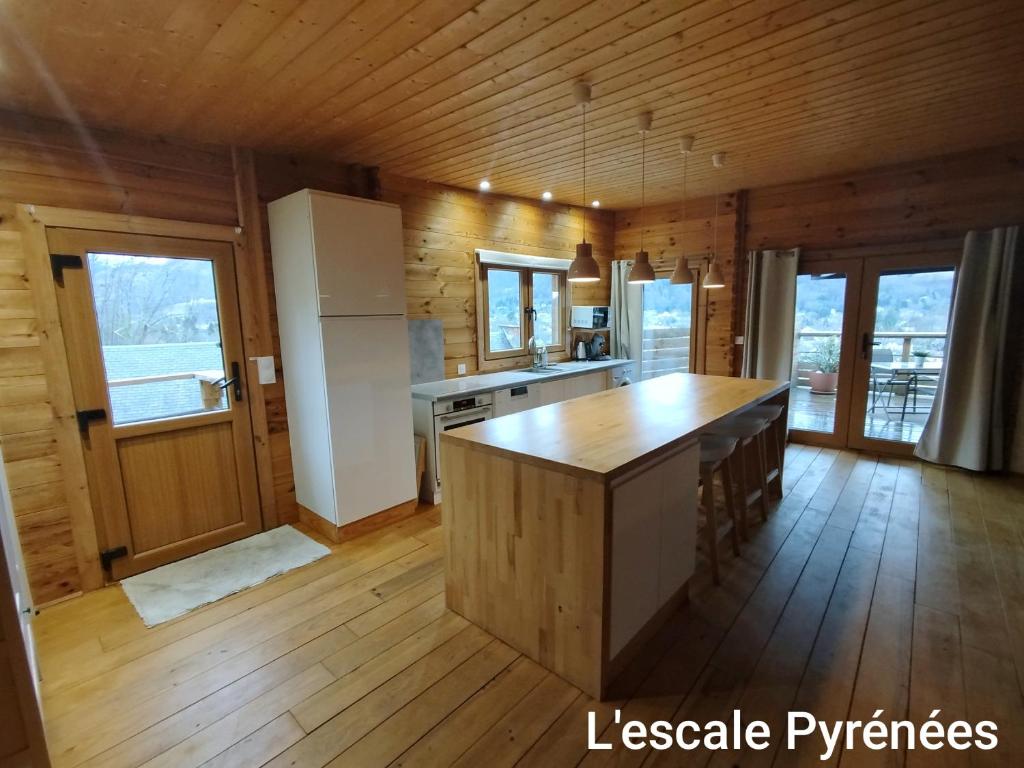 Kuchyň nebo kuchyňský kout v ubytování Vue imprenable et jacuzzi 4 Etoiles