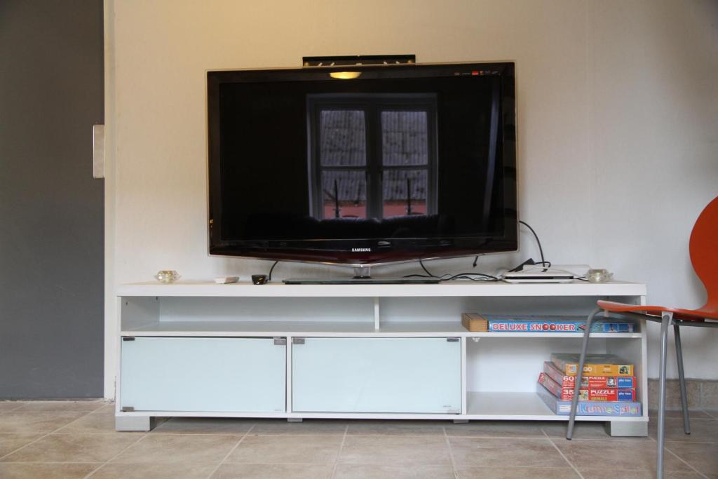 TV a/nebo společenská místnost v ubytování Hukaergaard Bed & Breakfast