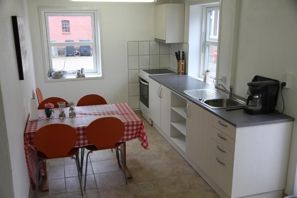 Kuchyň nebo kuchyňský kout v ubytování Hukaergaard Bed & Breakfast