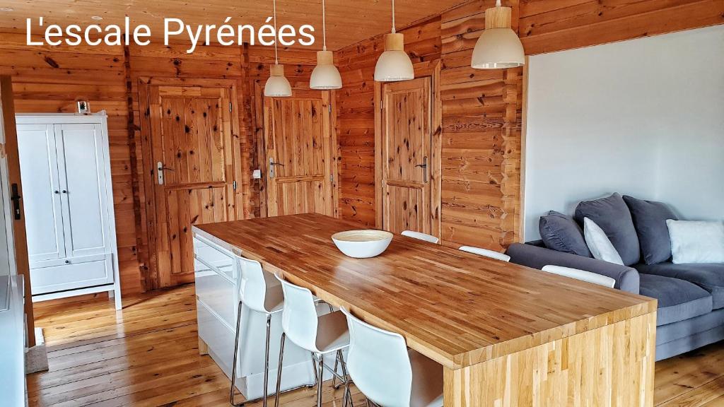 Fotografia z galérie ubytovania Le Chalet jacuzzi et Détente 4 Étoiles v destinácii Bagnères-de-Bigorre