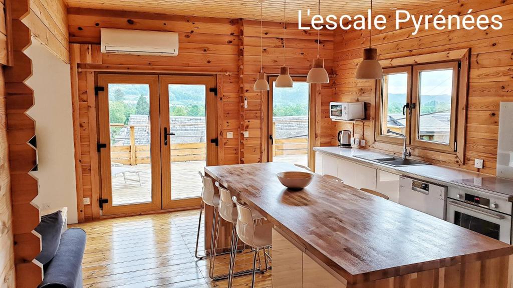 Fotografia z galérie ubytovania Le Chalet jacuzzi et Détente 4 Étoiles v destinácii Bagnères-de-Bigorre