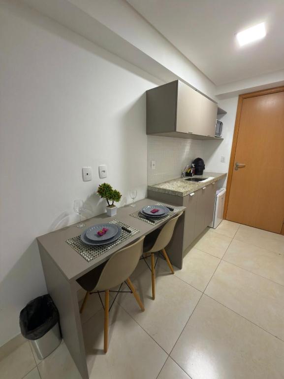 Kuchyň nebo kuchyňský kout v ubytování Manaira Apart-Hotel Confort