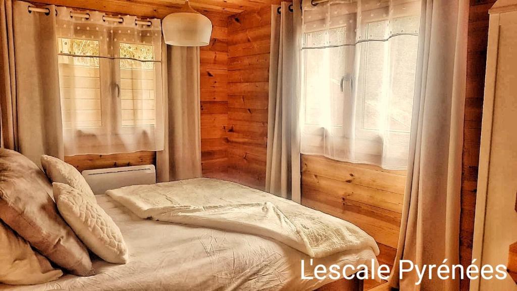 Postel nebo postele na pokoji v ubytování Vue imprenable et jacuzzi 4 Etoiles