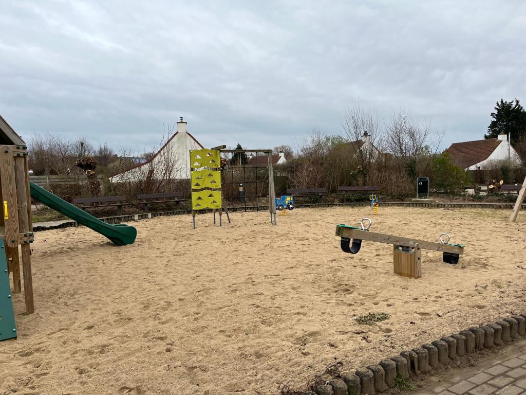 Herní místnost nebo prostor pro děti v ubytování Myfa Beachcottage Zeewind II 243
