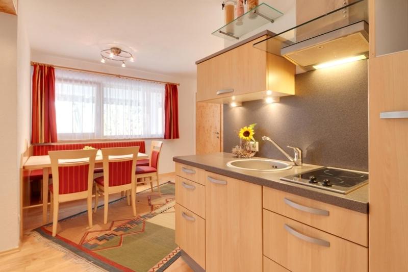 Kuchyň nebo kuchyňský kout v ubytování Hotel Bergkranz