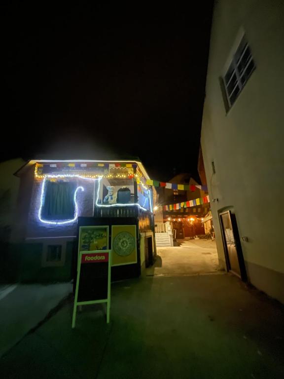 Zum Shambhala - Resim 1