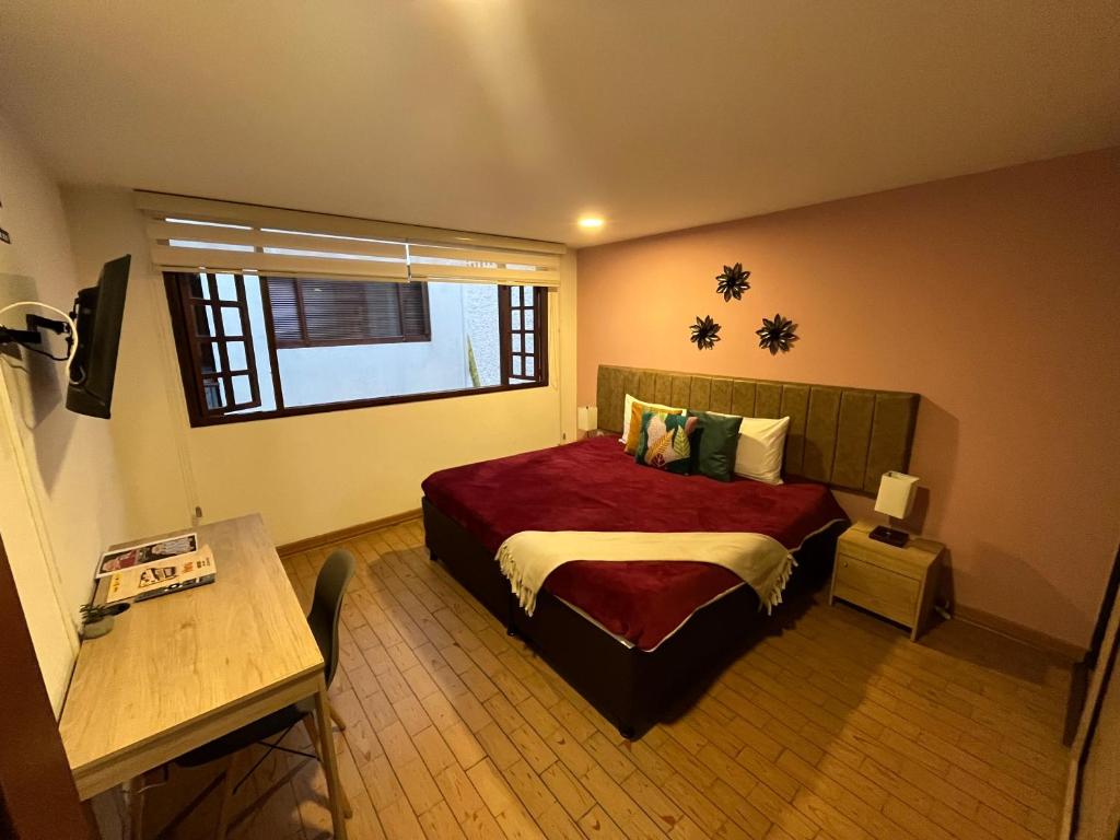 Postel nebo postele na pokoji v ubytování HOSTAL SEP7IMO ARTE