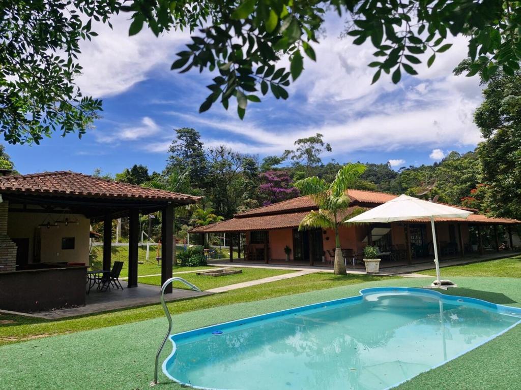 Swimmingpoolen hos eller tæt på Chácara Bons Companheiros