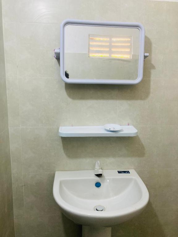 Yu T Home Stay Anuradhapura的一间浴室