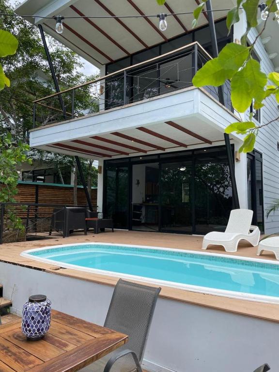 Bazén v ubytování Villas Isla Escondida nebo v jeho okolí