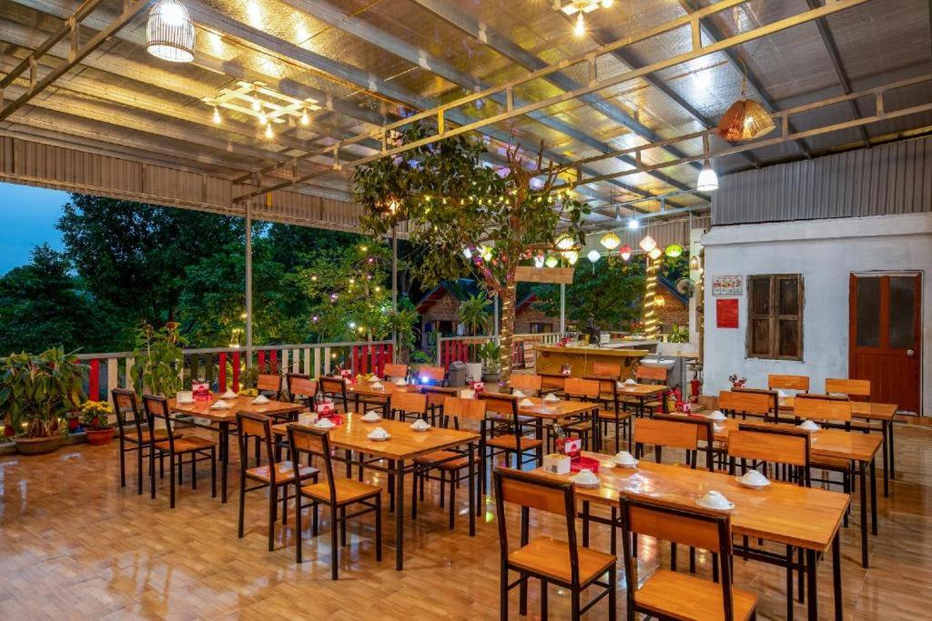 Restaurace v ubytování Cat Ba Spring Homestay
