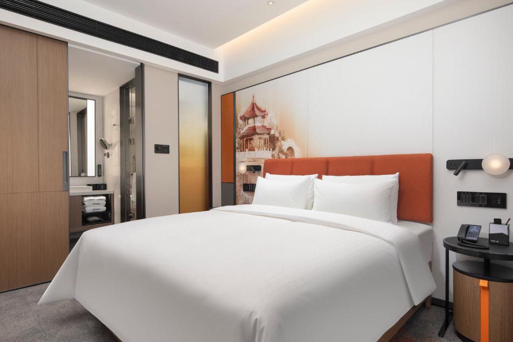 Postel nebo postele na pokoji v ubytování Hampton by Hilton Baoding High-tech Zone