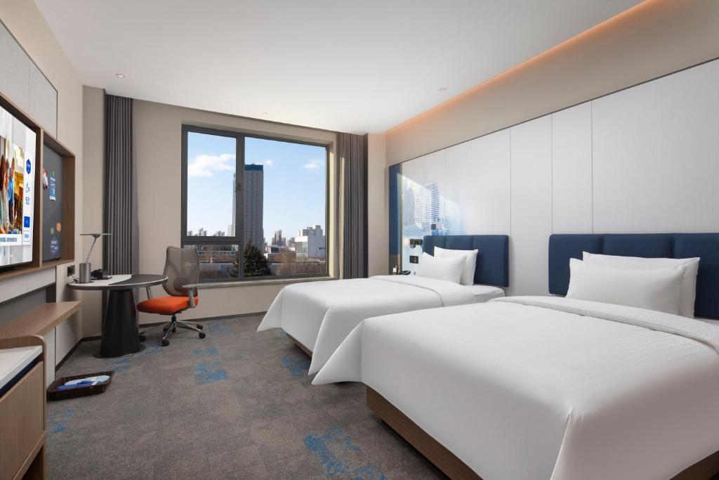 Postel nebo postele na pokoji v ubytování Hampton by Hilton Baoding High-tech Zone