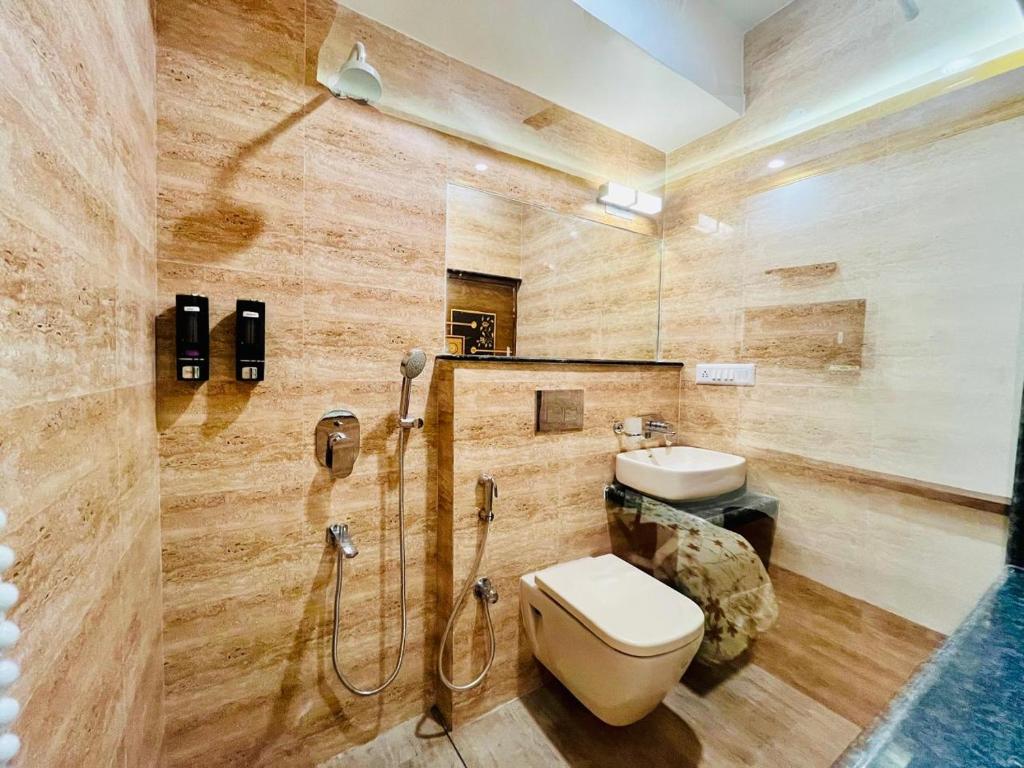 Koupelna v ubytování Sarai Inn