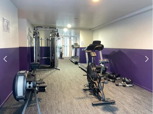 New & Modern Stylish 2BR vs Aircon in the City Next to Albert Park - Resim 5