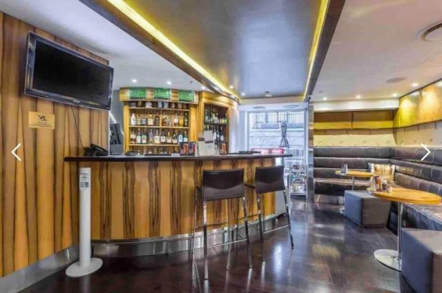 New & Modern Stylish 2BR vs Aircon in the City Next to Albert Park - Resim 4