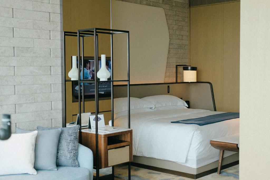 Postel nebo postele na pokoji v ubytování Mandarin Oriental, Shenzhen