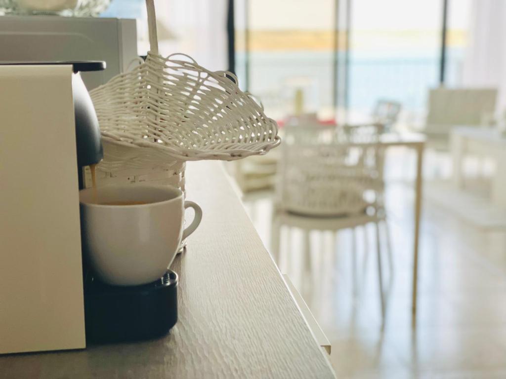 Seafront apartment Terrace, lounger & Panoramic ocean views - 14