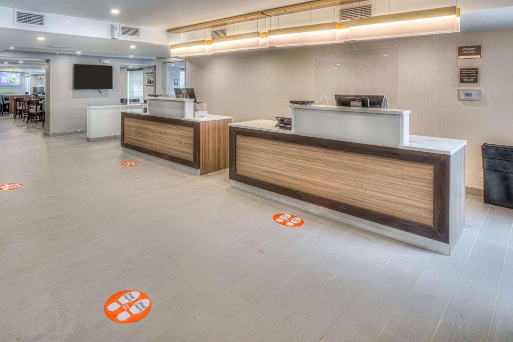 TV a/nebo společenská místnost v ubytování Sleep Inn Oakbrook Terrace - Chicago
