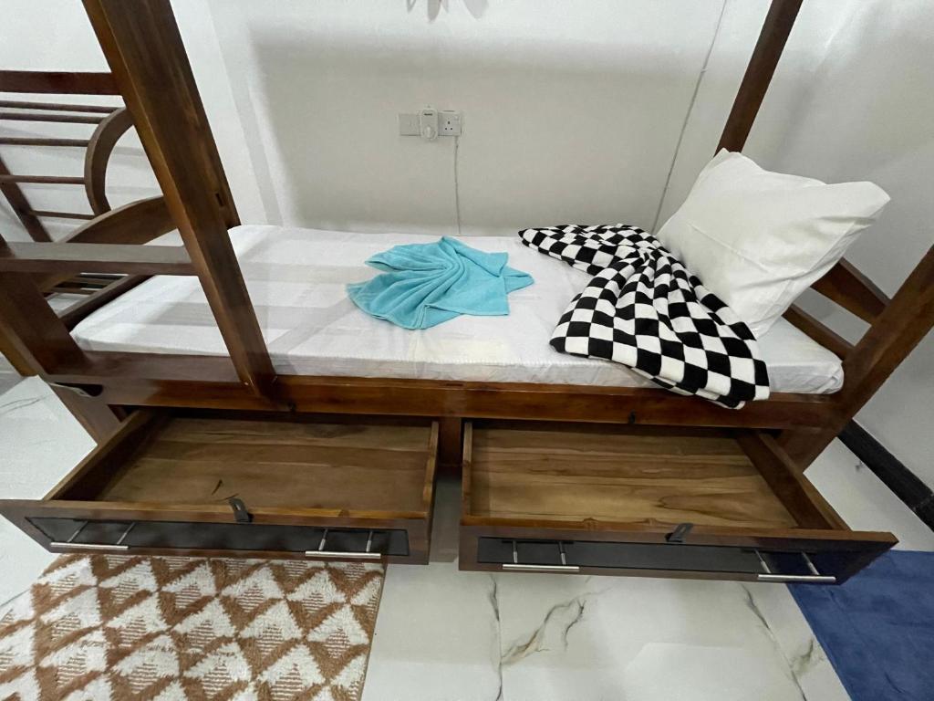 Postel nebo postele na pokoji v ubytování Sigiri Village Vibe Hostel
