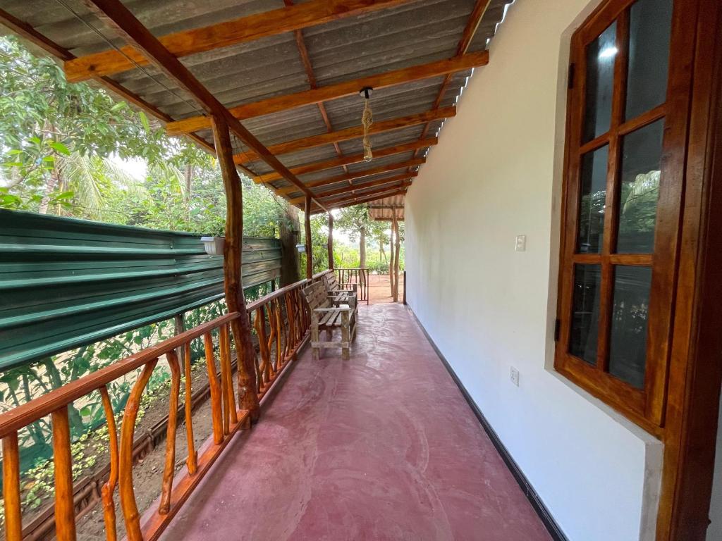 Balkón nebo terasa v ubytování Sigiri Village Vibe Hostel