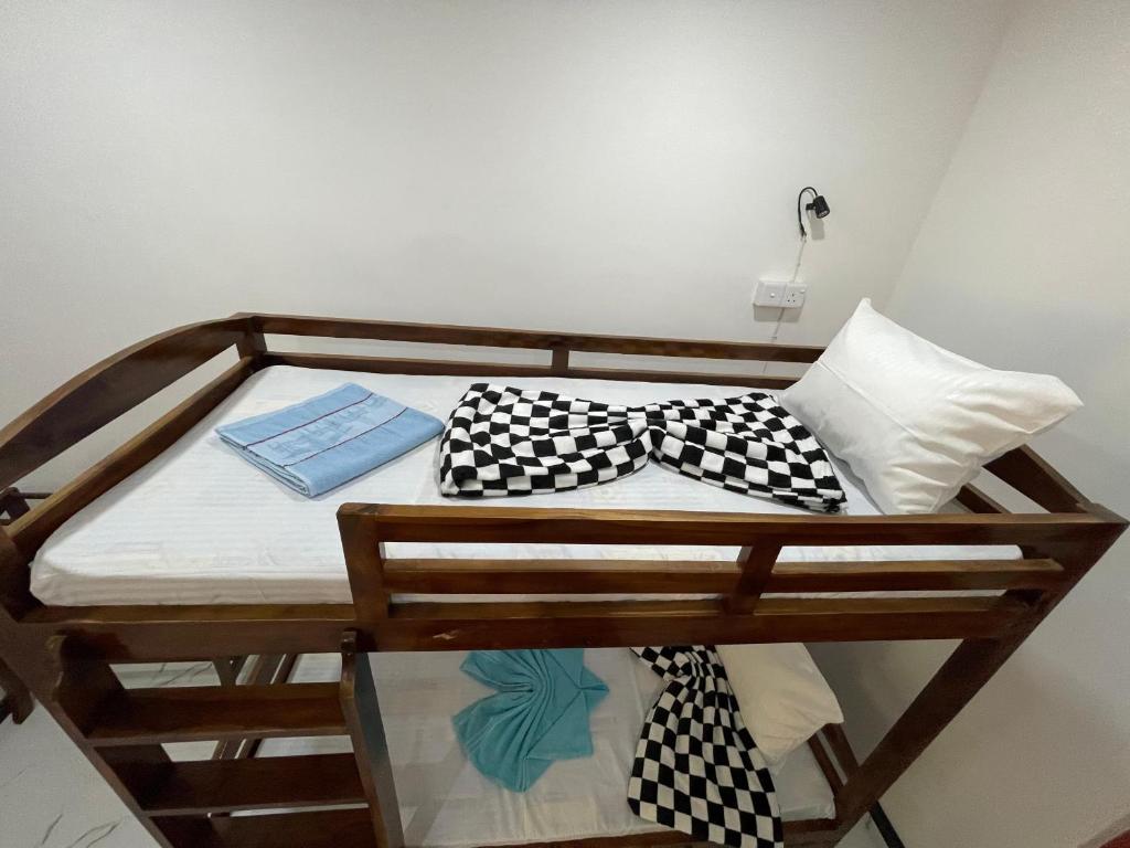 Postel nebo postele na pokoji v ubytování Sigiri Village Vibe Hostel