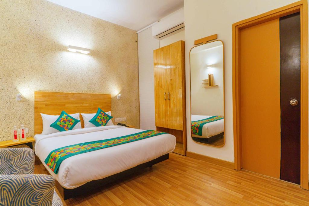 Postel nebo postele na pokoji v ubytování Treebo Ace Luxe
