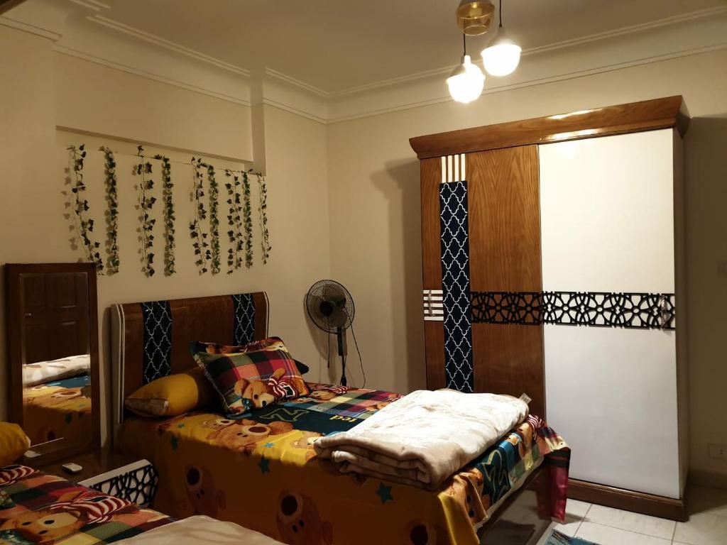 Postel nebo postele na pokoji v ubytování كورنيش سدي بشر برج طابا Sidi pishr