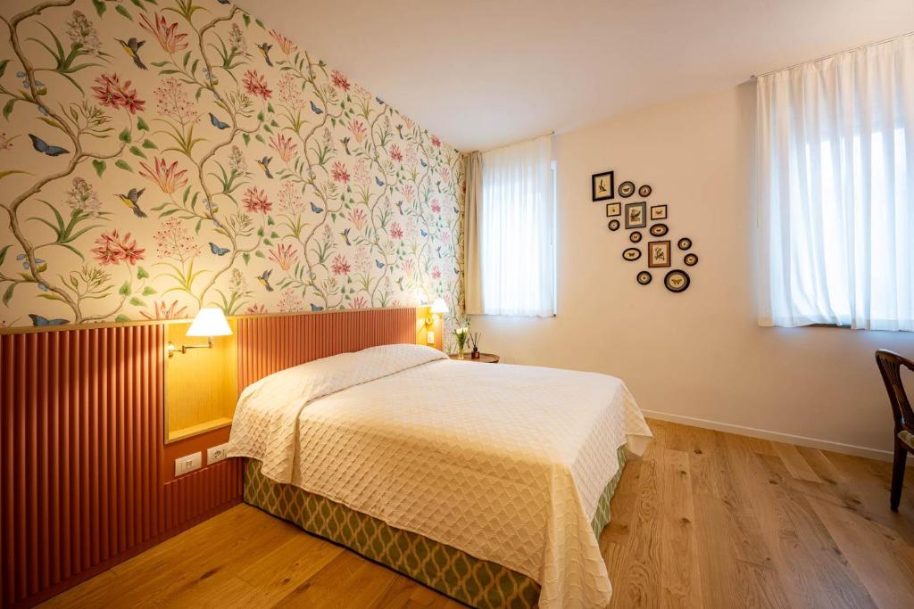 Postel nebo postele na pokoji v ubytování Albergo del Cuore