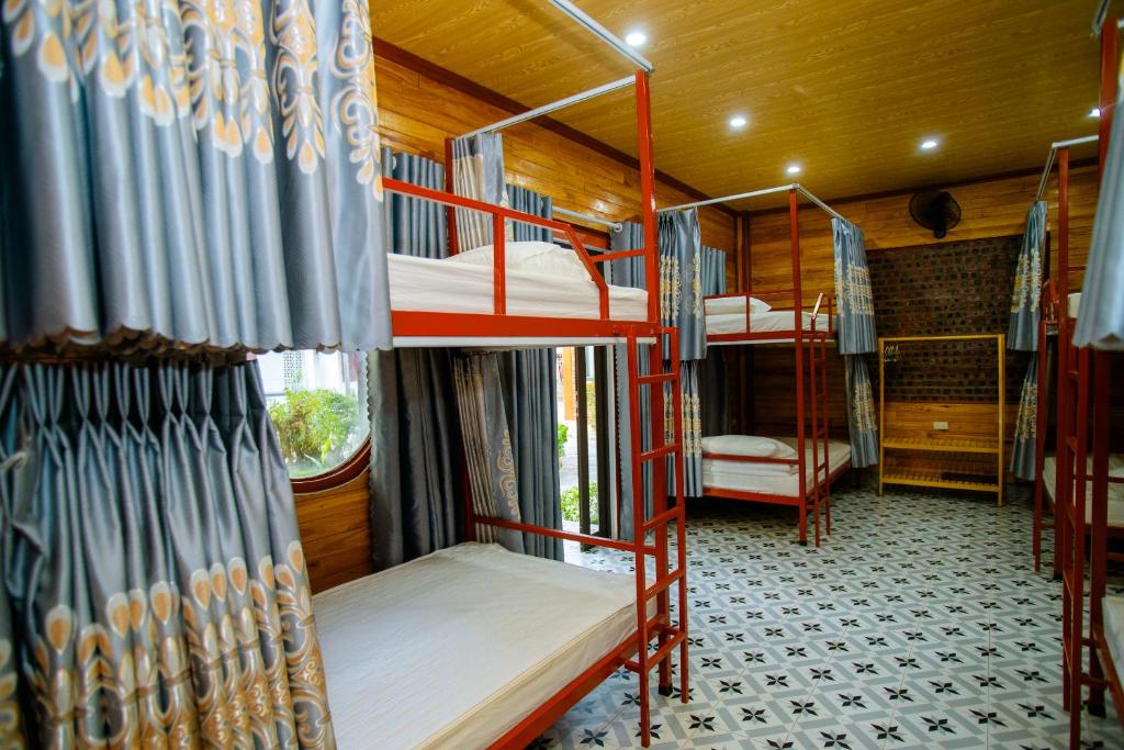 Phòng ngủ Tập thể 8 Giường cho cả Nam và Nữ
