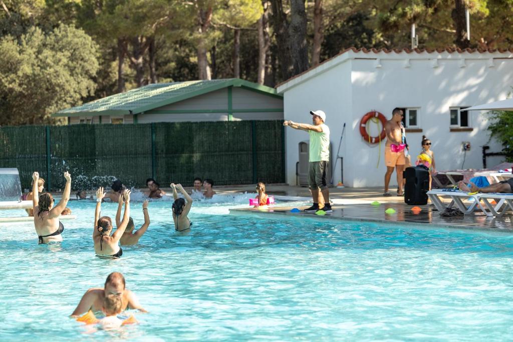 Bazén v ubytování Camping Neptuno nebo v jeho okolí
