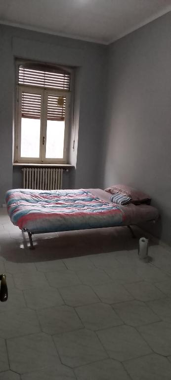 a bed sitting in a bedroom with a window at La tana dell'amore, Torino sotto le stelle, camera matrimoniale o condivisa servitissima in Turin