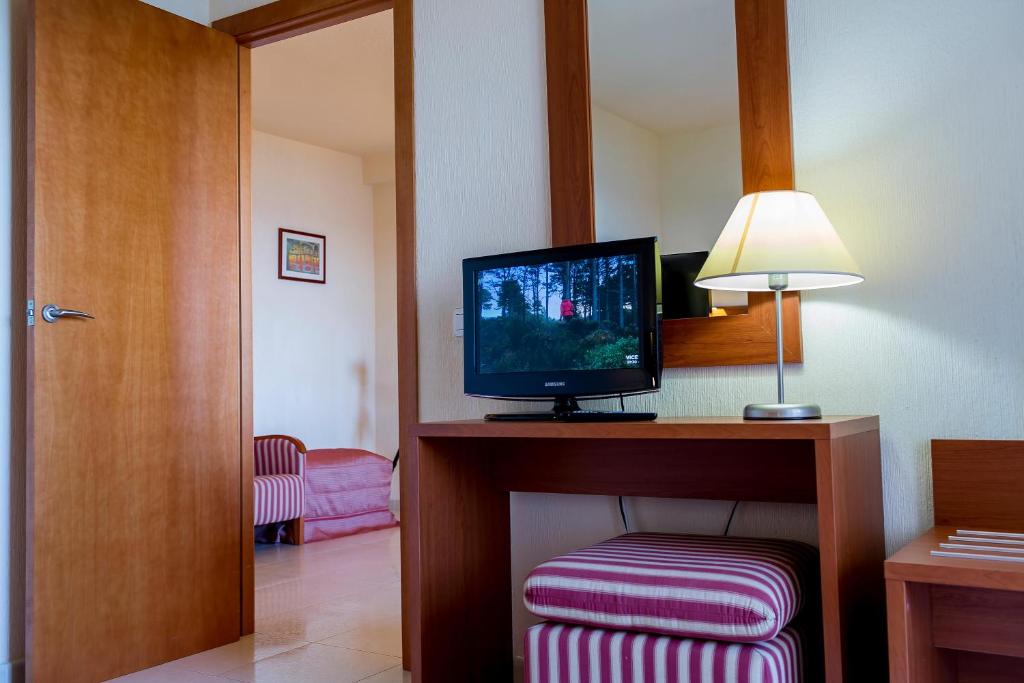 TV a/nebo společenská místnost v ubytování Hotel Playas de Torrevieja