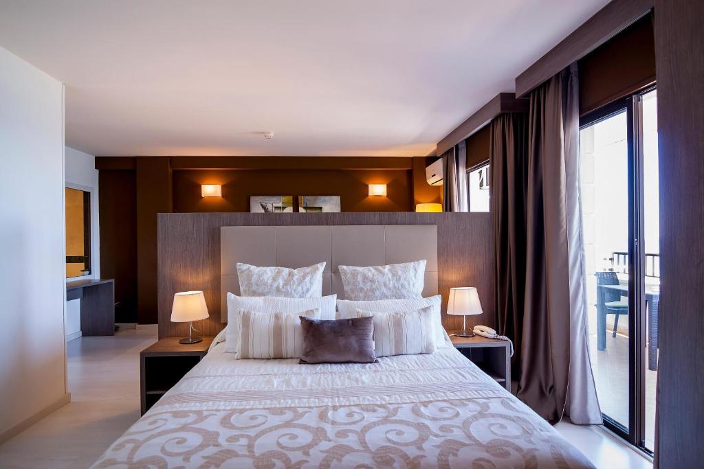 Postel nebo postele na pokoji v ubytování Hotel Playas de Torrevieja