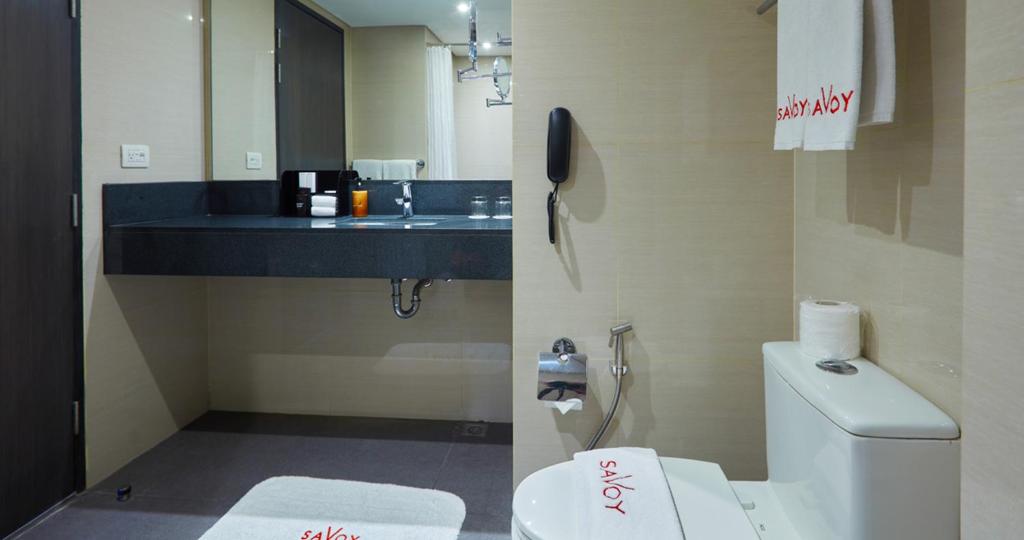 Koupelna v ubytování Savoy Hotel Manila near NAIA Terminal 3 MNL