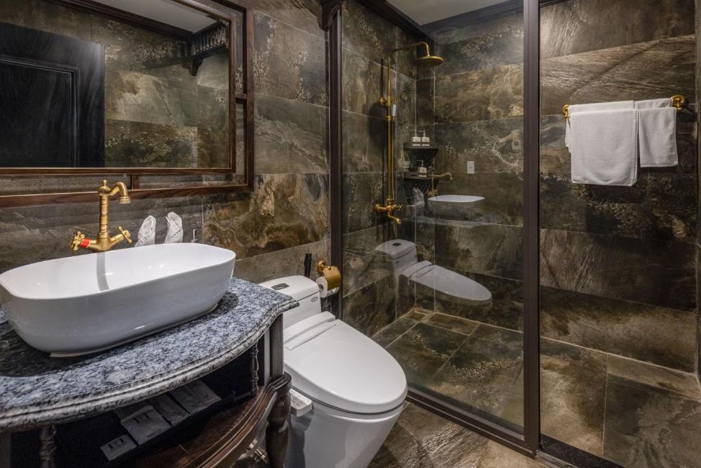 Un baño de Era Halong Cruise