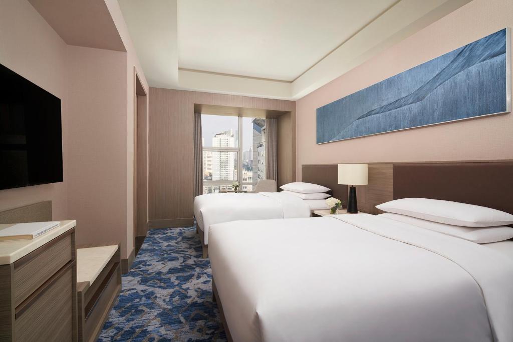 Postel nebo postele na pokoji v ubytování Nanning Marriott Hotel