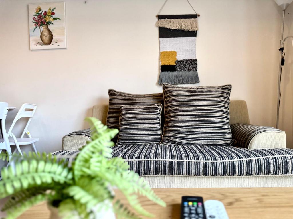 Modern Comfy 3 Bedrooms House in Chartwell - Resim 15