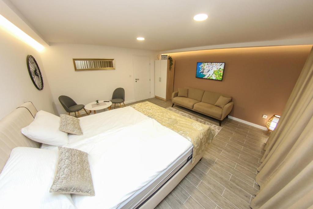 TV i/ili multimedijalni sistem u objektu Guest House LIKE