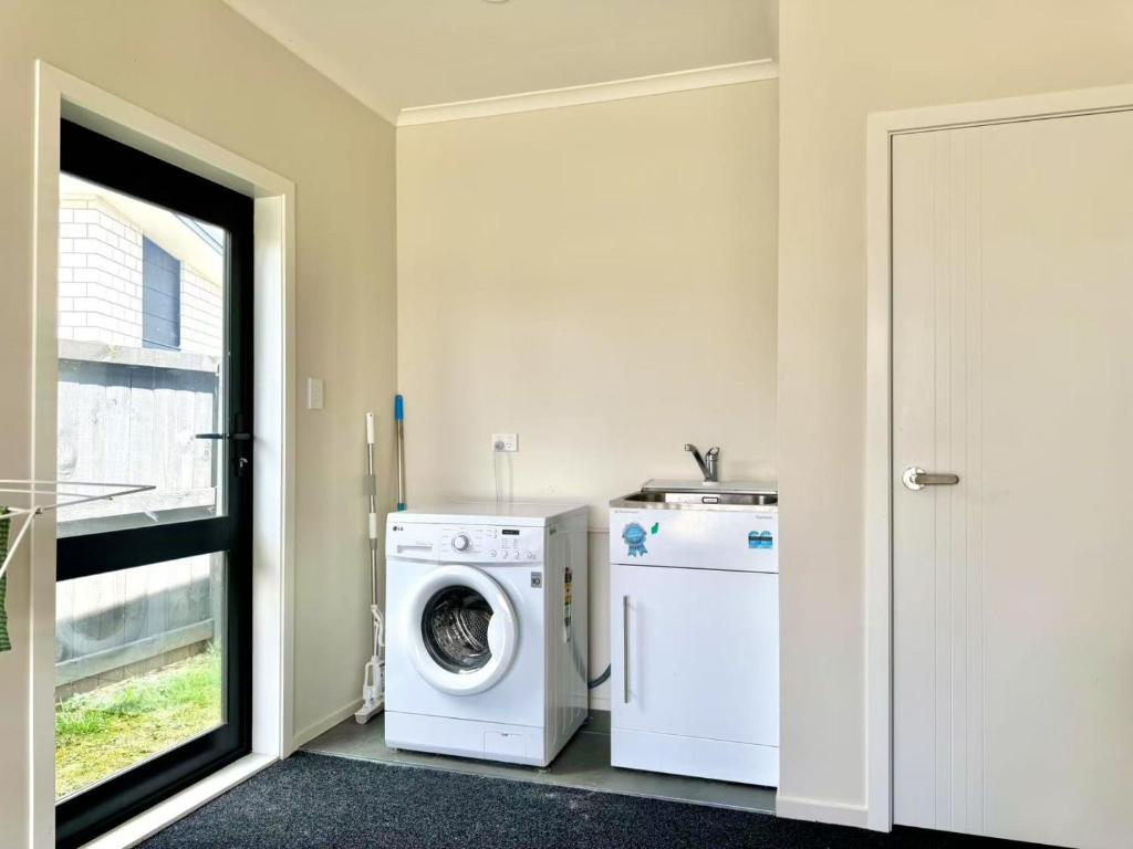 Modern Comfy 3 Bedrooms House in Chartwell - Resim 33