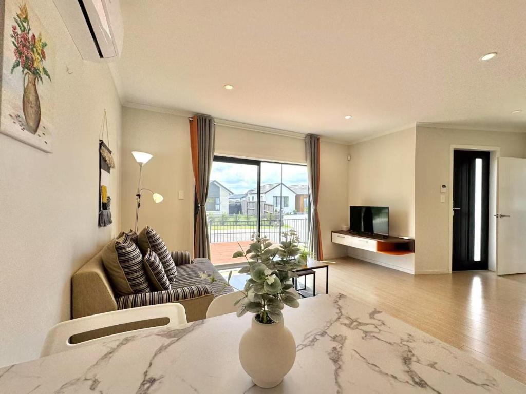 Modern Comfy 3 Bedrooms House in Chartwell - Resim 18